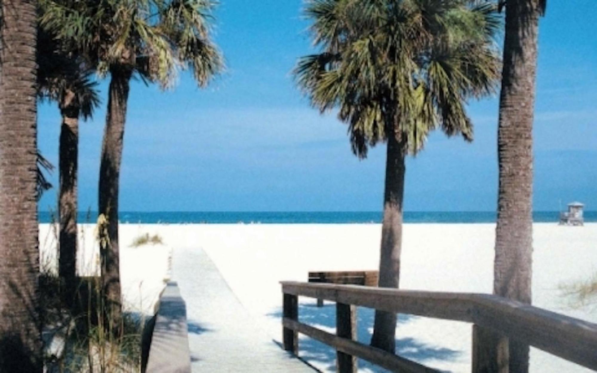 Affordable Two Bedroom Tropical Condo - Private Beach, Pools, Hot Tub São Petersburgo Exterior foto