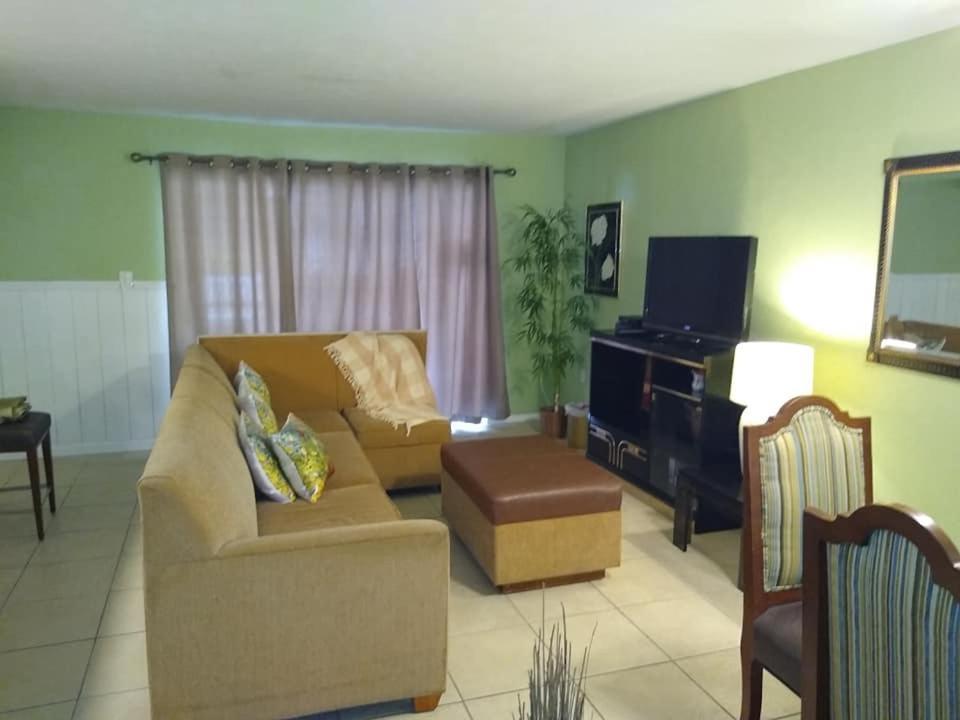 Affordable Two Bedroom Tropical Condo - Private Beach, Pools, Hot Tub São Petersburgo Exterior foto