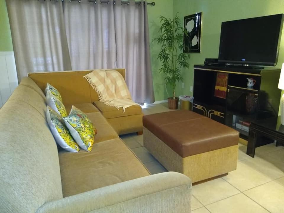 Affordable Two Bedroom Tropical Condo - Private Beach, Pools, Hot Tub São Petersburgo Exterior foto