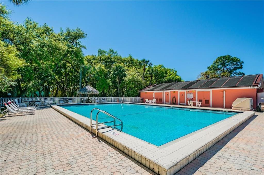 Affordable Two Bedroom Tropical Condo - Private Beach, Pools, Hot Tub São Petersburgo Exterior foto