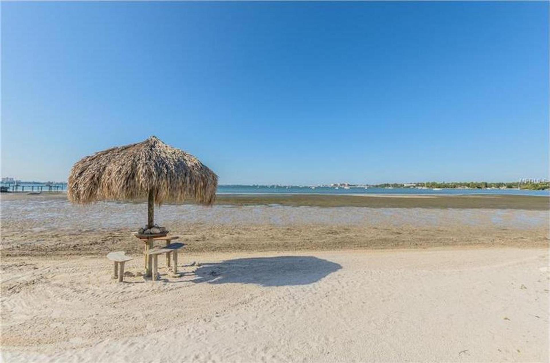 Affordable Two Bedroom Tropical Condo - Private Beach, Pools, Hot Tub São Petersburgo Exterior foto