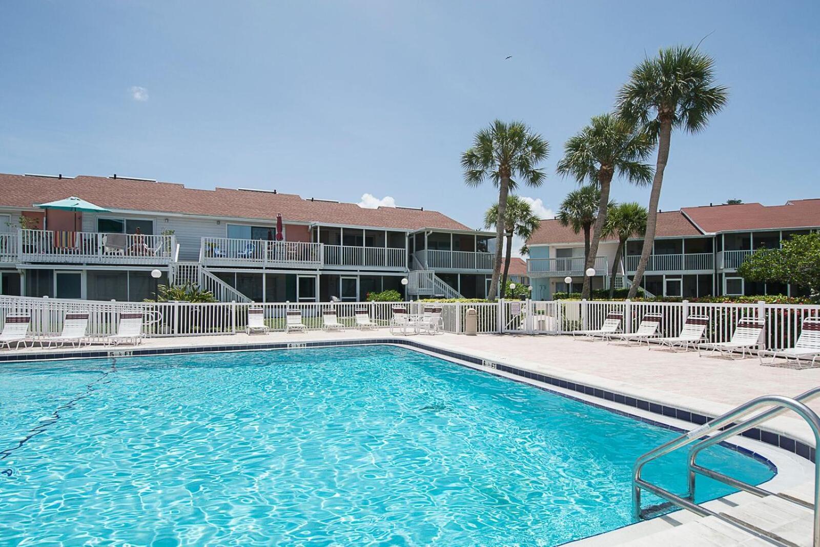 Affordable Two Bedroom Tropical Condo - Private Beach, Pools, Hot Tub São Petersburgo Exterior foto