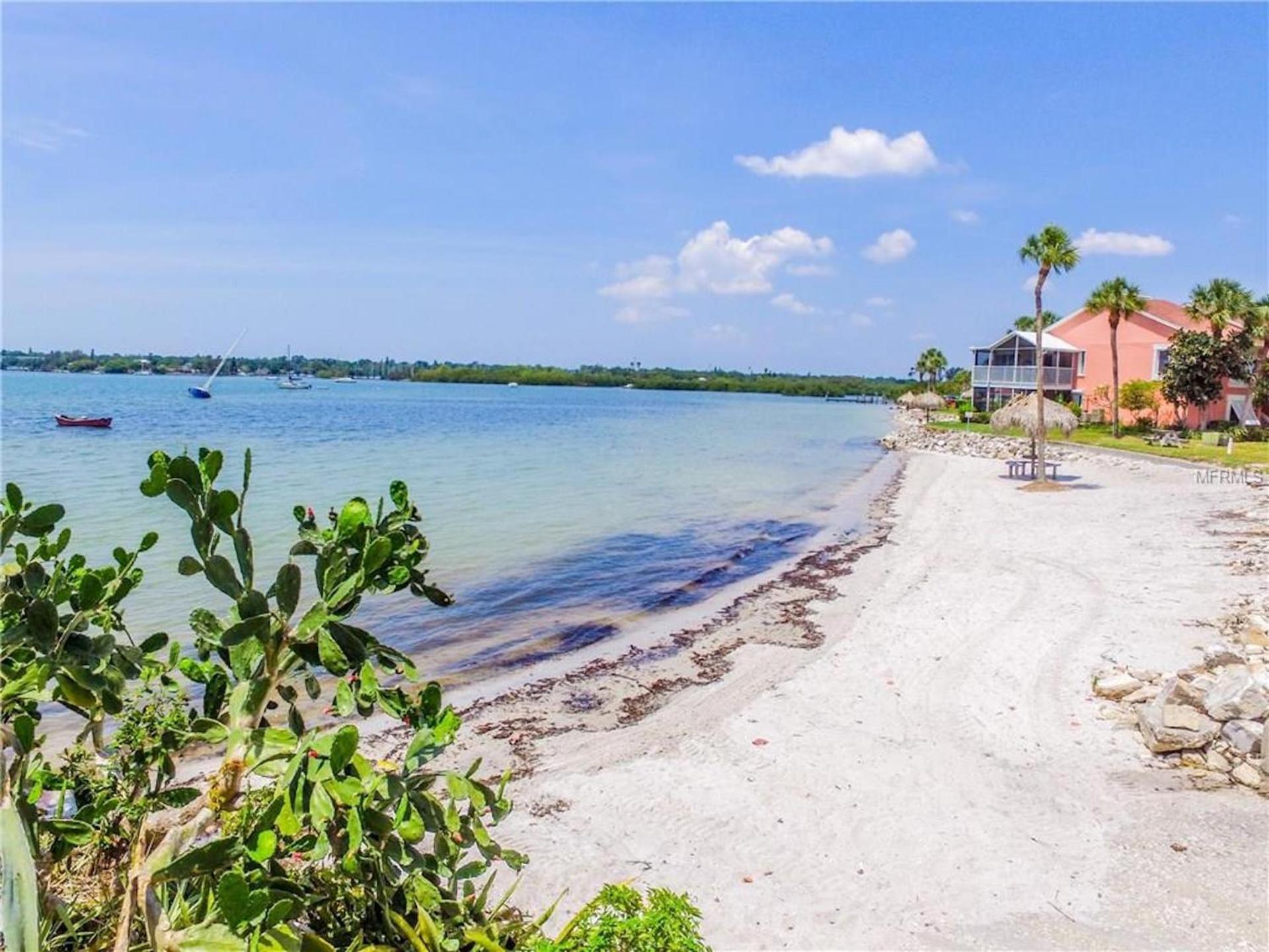 Affordable Two Bedroom Tropical Condo - Private Beach, Pools, Hot Tub São Petersburgo Exterior foto