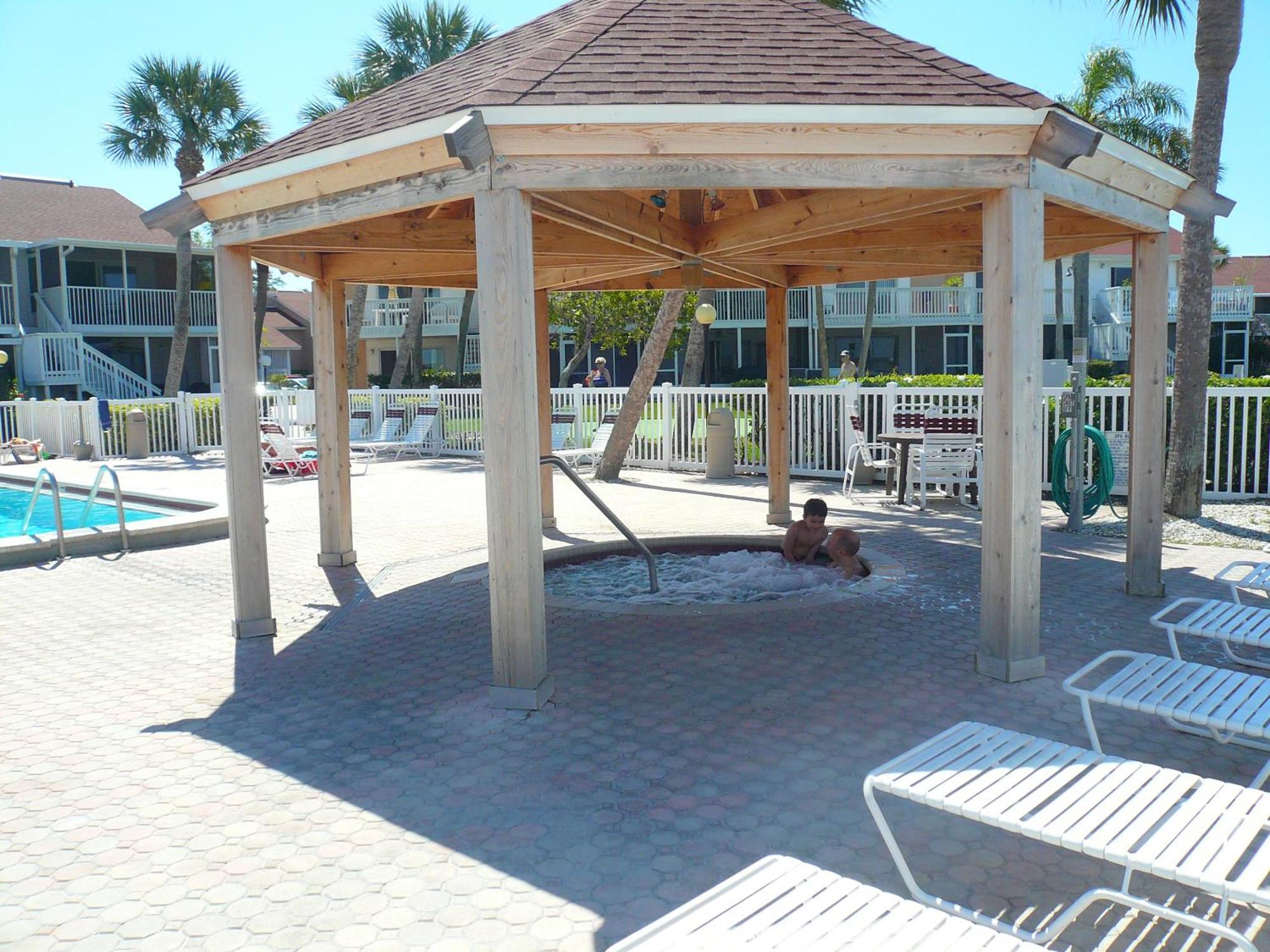 Affordable Two Bedroom Tropical Condo - Private Beach, Pools, Hot Tub São Petersburgo Exterior foto