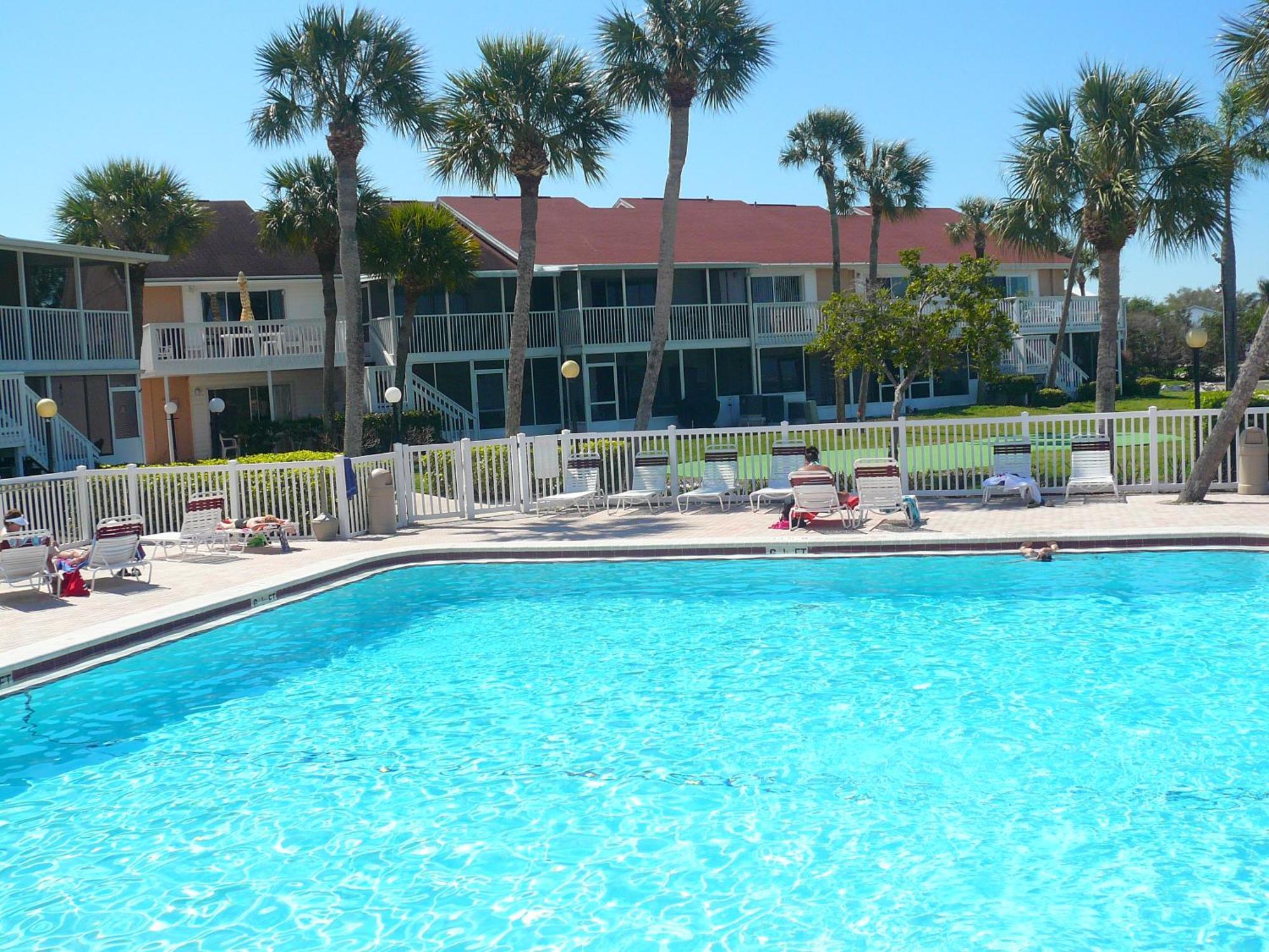 Affordable Two Bedroom Tropical Condo - Private Beach, Pools, Hot Tub São Petersburgo Exterior foto