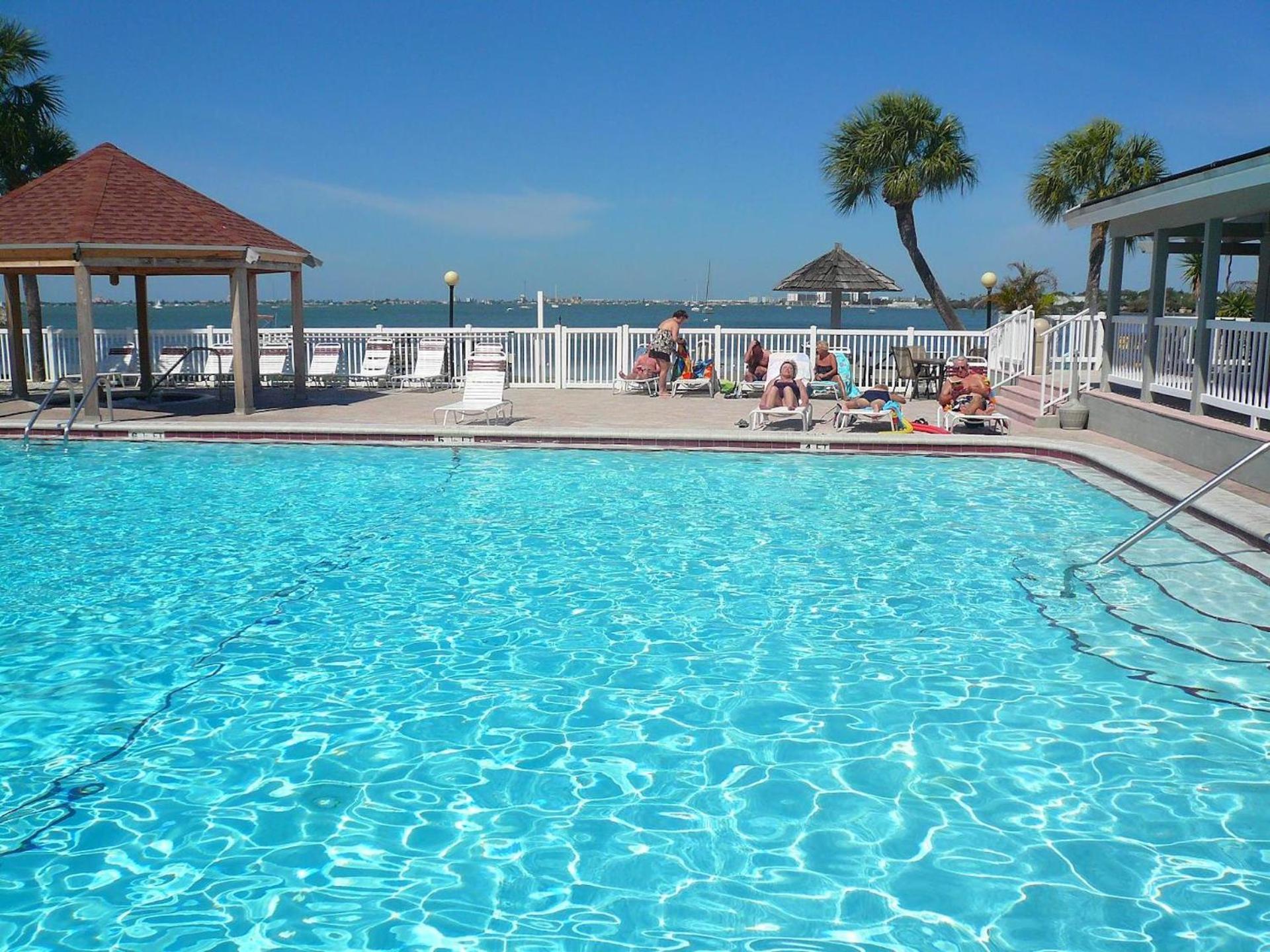 Affordable Two Bedroom Tropical Condo - Private Beach, Pools, Hot Tub São Petersburgo Exterior foto