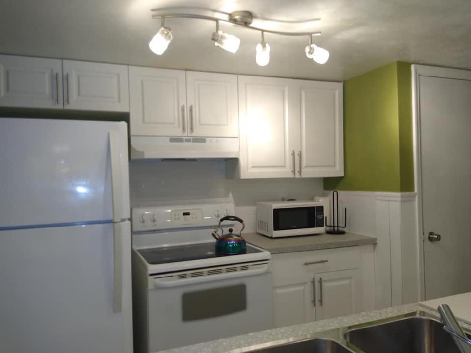 Affordable Two Bedroom Tropical Condo - Private Beach, Pools, Hot Tub São Petersburgo Exterior foto